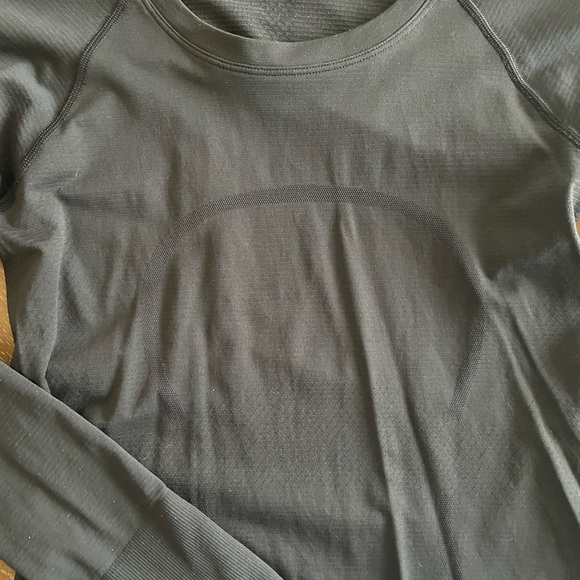 Lululemon swiftly tech long sleeve 2.0 - Picture 2 of 3